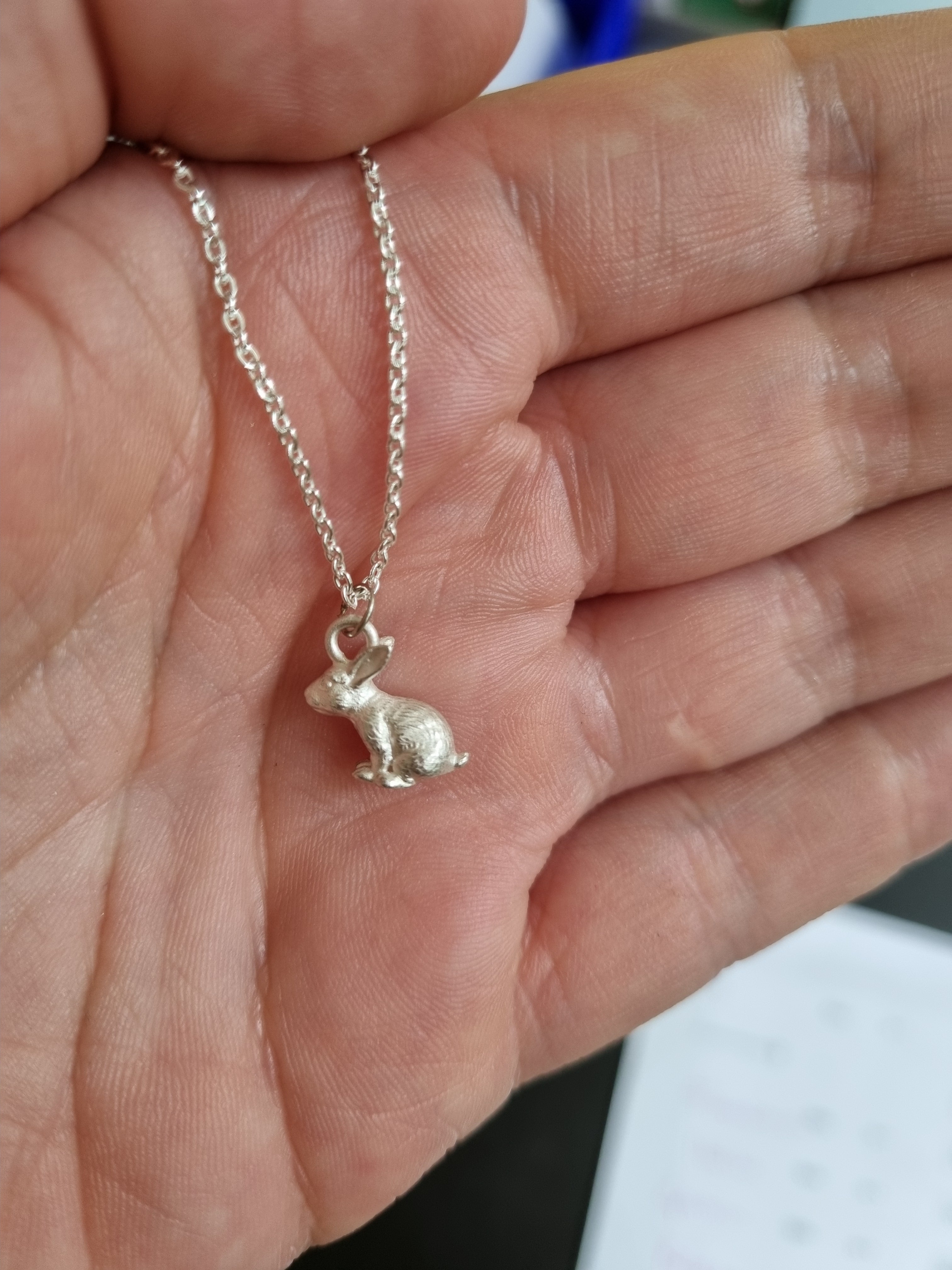 Hase Kette Silber 925 Anhänger Charm Hase Geschenk Damen nickelfrei Echtschmuck Handarbeit handmade Schmuck amazon Hase Kinderschmuck Silber Geschenk Kommunion Kinderschmuck silber sitzend