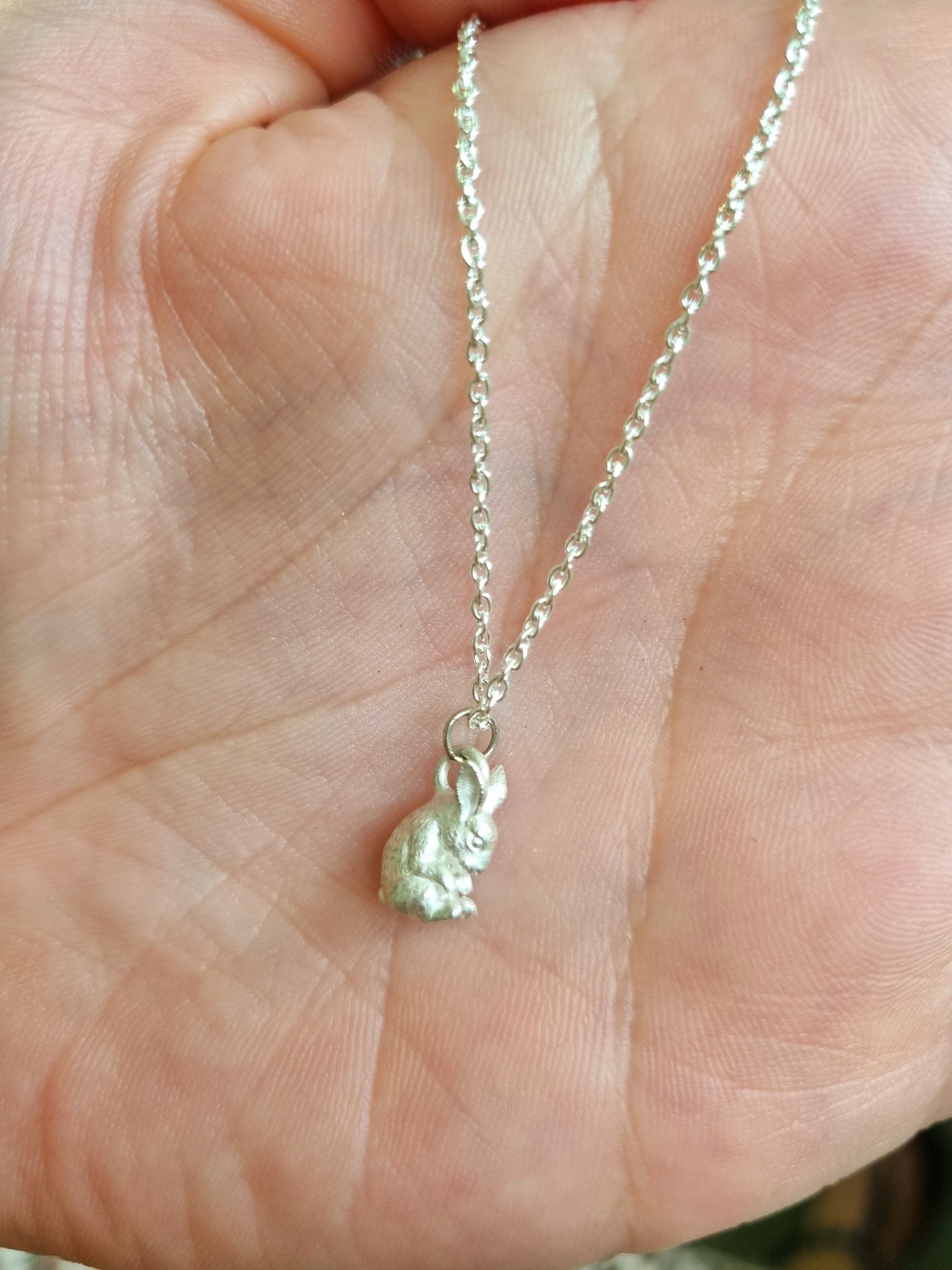 Hase Kette Silber 925 Anhänger Charm Hase Geschenk Damen nickelfrei Echtschmuck Handarbeit handmade Schmuck amazon Hase Kinderschmuck Silber Geschenk Kommunion Kinderschmuck silber eingerollt