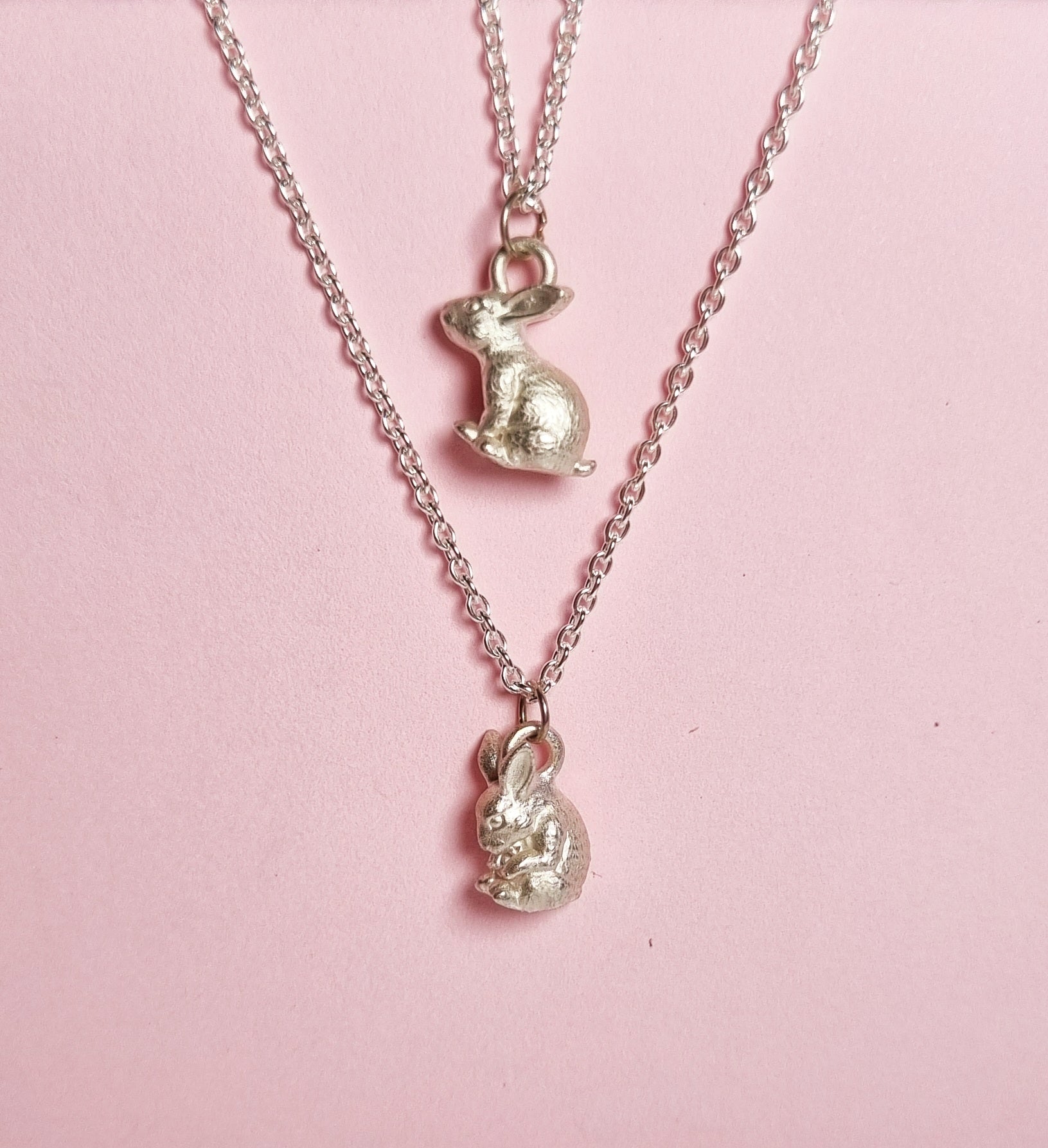 Hase Kette Silber 925 Anhänger Charm Hase Geschenk Damen nickelfrei Echtschmuck Handarbeit handmade Schmuck amazon Hase Kinderschmuck Silber Geschenk Kommunion Kinderschmuck silber sitzend