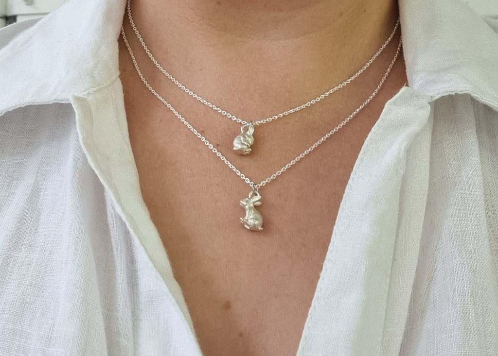 Hase Kette Silber 925 Anhänger Charm Hase Geschenk Damen nickelfrei Echtschmuck Handarbeit handmade Schmuck amazon Hase Kinderschmuck Silber Geschenk Kommunion Kinderschmuck silber eingerollt