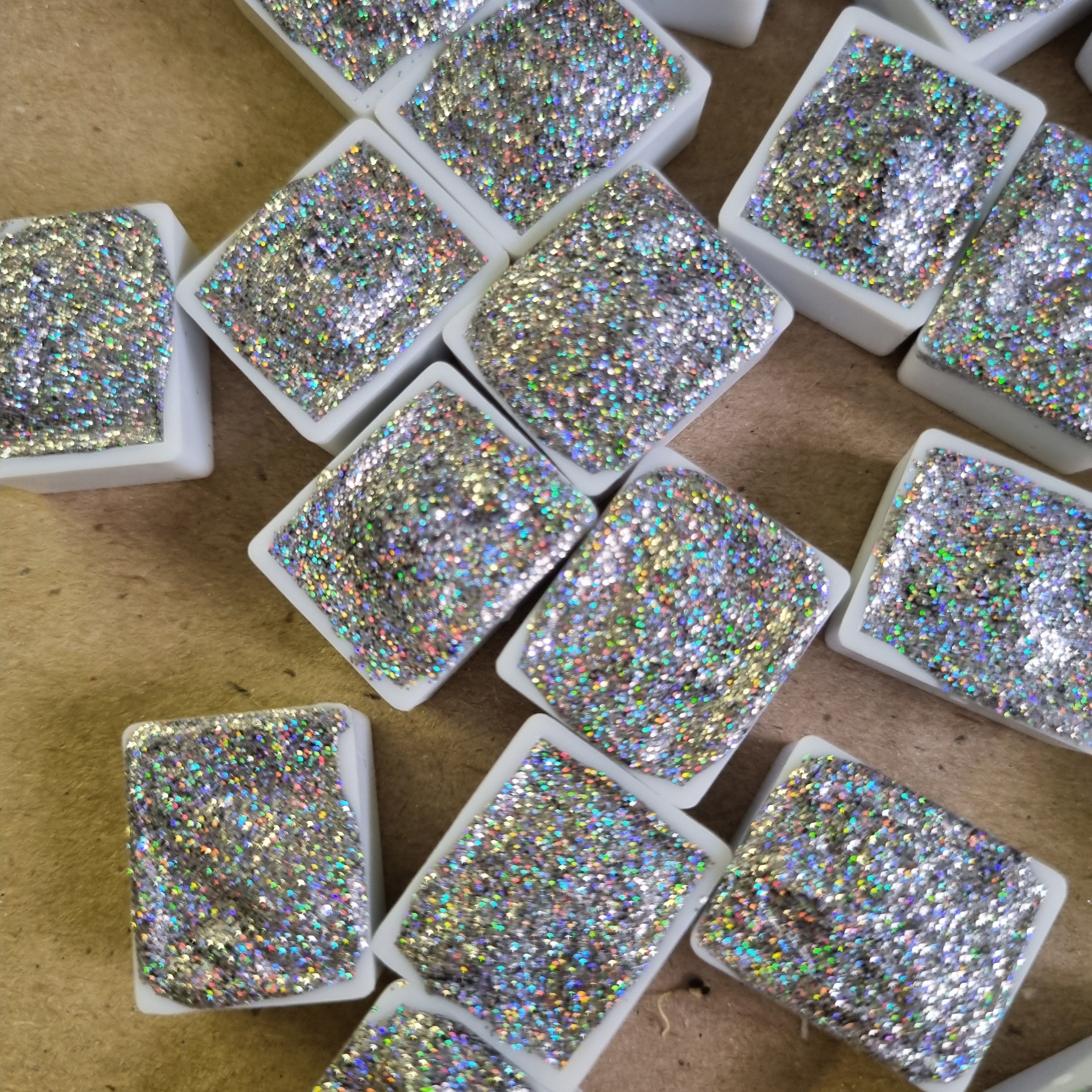 GLOWYBOX Holografische Glitter Aquarellfarbe, Glitzer Aquarell für besondere Highlight Glitzer Wasserfarben Holografische Farbe 1/2 Pfanne Metalliceffekt Aquarellfarbe (HOLO SILVERSTAR)