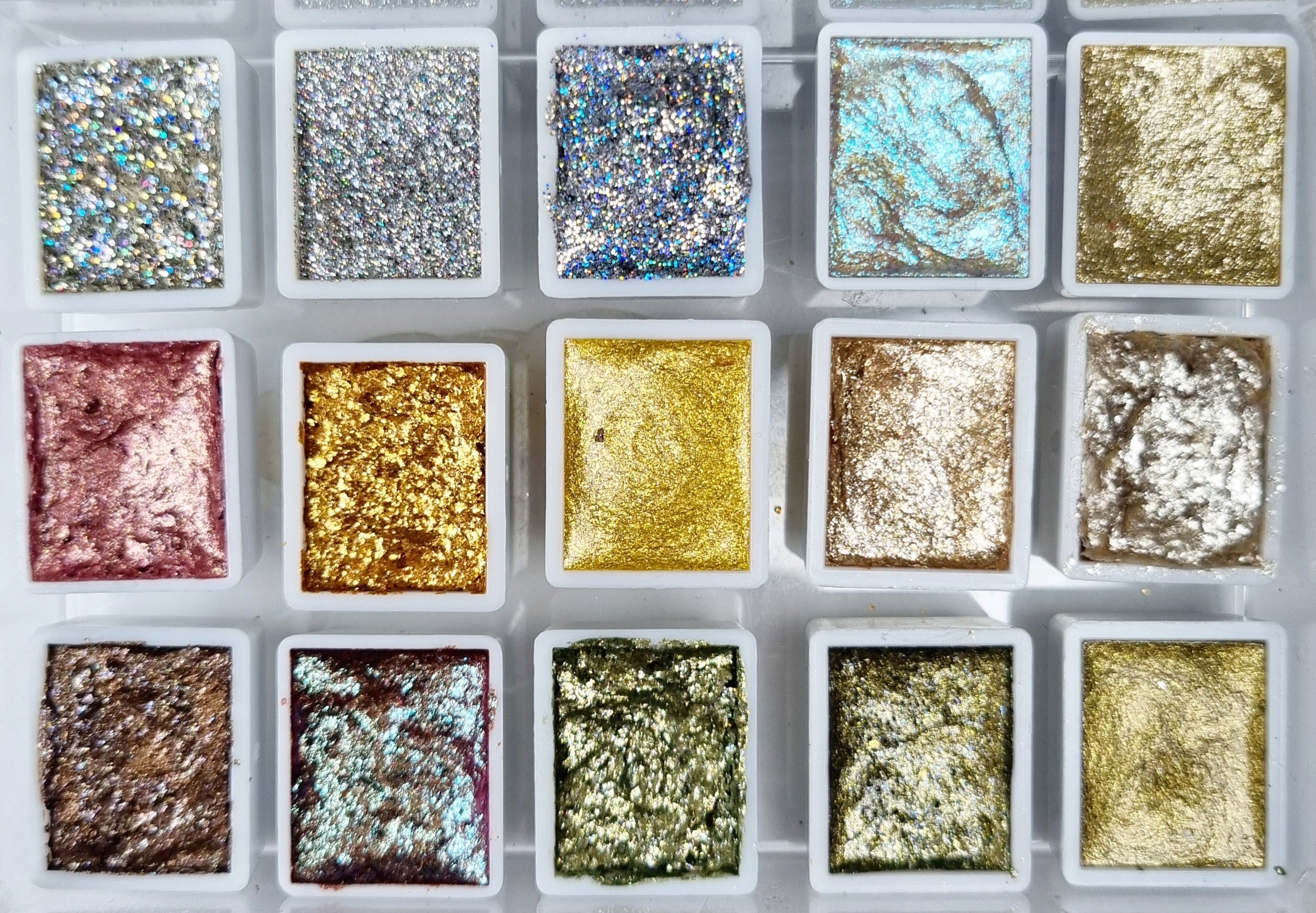 GLOWYBOX Holografische Glitter Aquarellfarbe, Aquarell für besondere Highlight Glitzer Wasserfarben Holografische Farbe Glitter Farbe Mega Glitzer SET im Kästchen 15 Premium-Farben