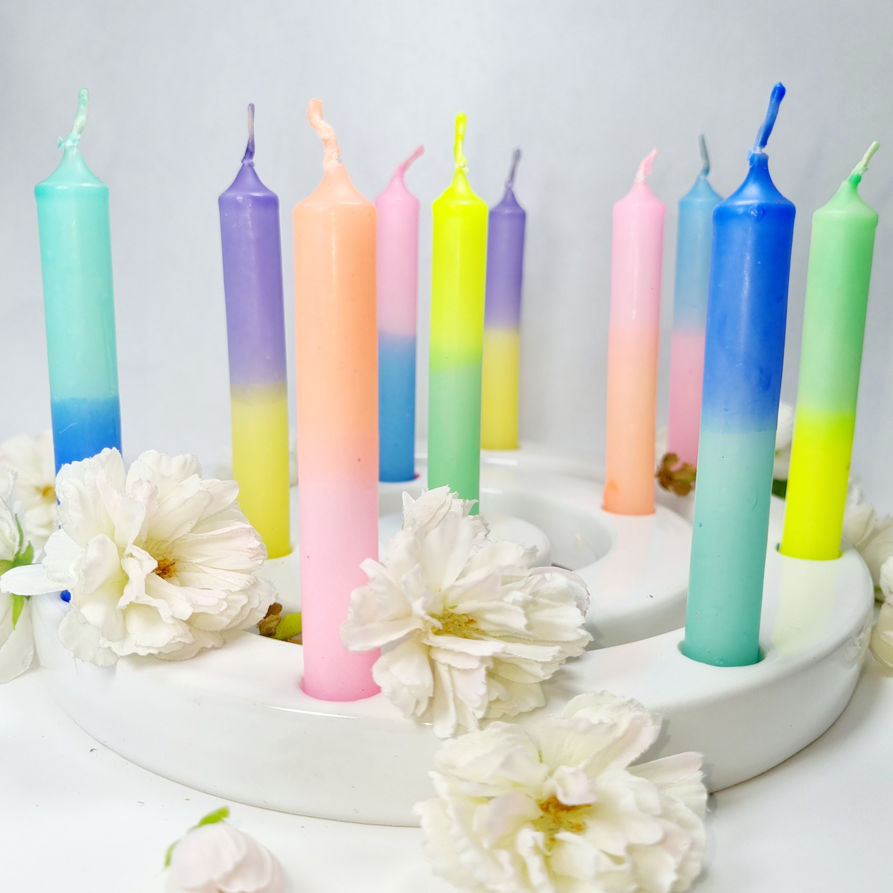 GLOWYBOX Geburtstagskerzen Babyfeier Taufe für Kerzenring Kerzen für Babygeburtstag 1.Geburtstag bunte Kinderkerzen Geburtstagszug Minikerzen bunt Baumkerzen bunt neon dip Dye Kerzen happy rainbow
