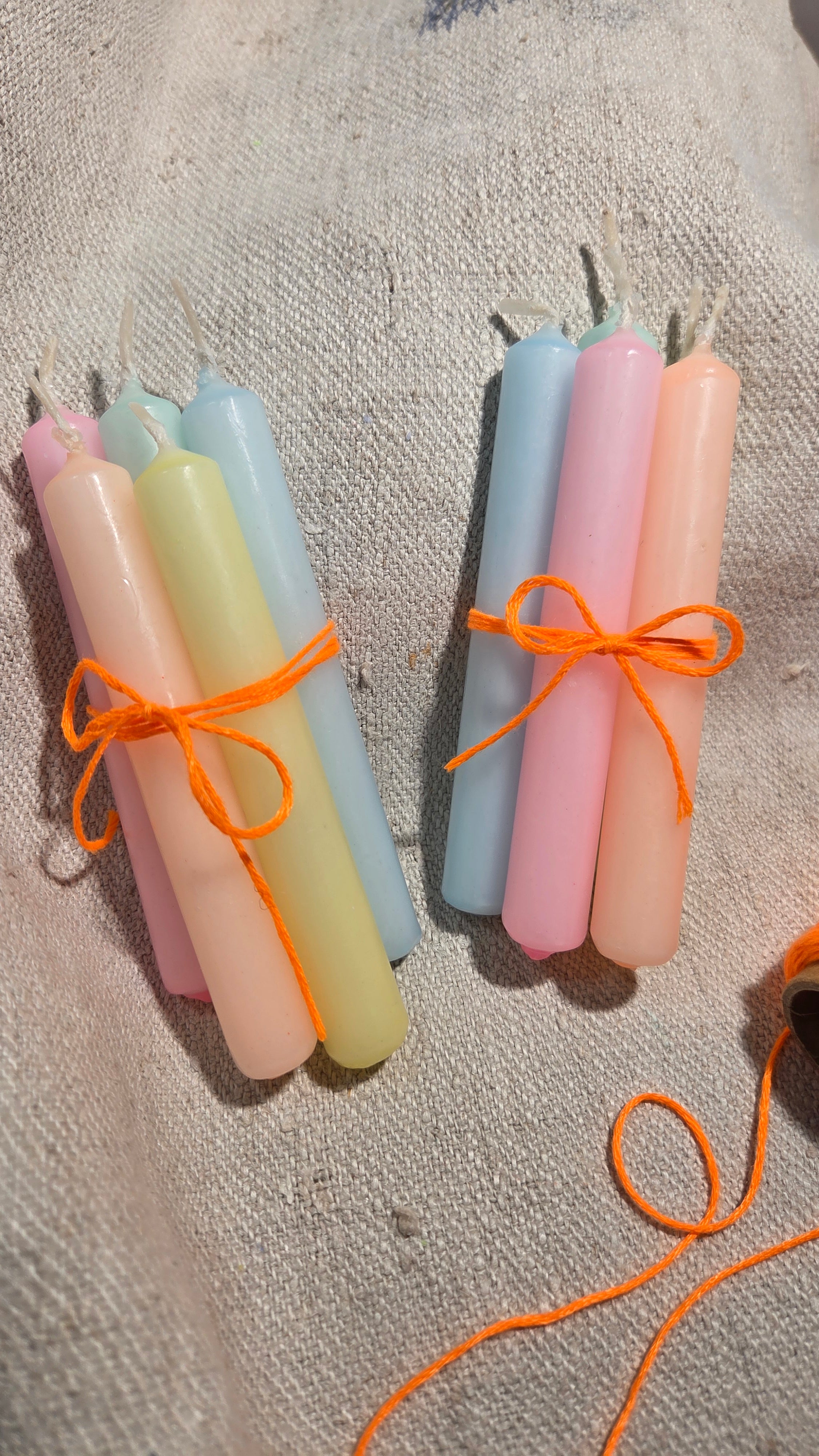 GLOWYBOX Geburtstagskerzen Babyfeier Taufe für Kerzenring Kerzen für Babygeburtstag 1.Geburtstag bunte Kinderkerzen Geburtstagszug Minikerzen bunt Baumkerzen bunt neon dip Dye Kerzen Baby Regenbogen