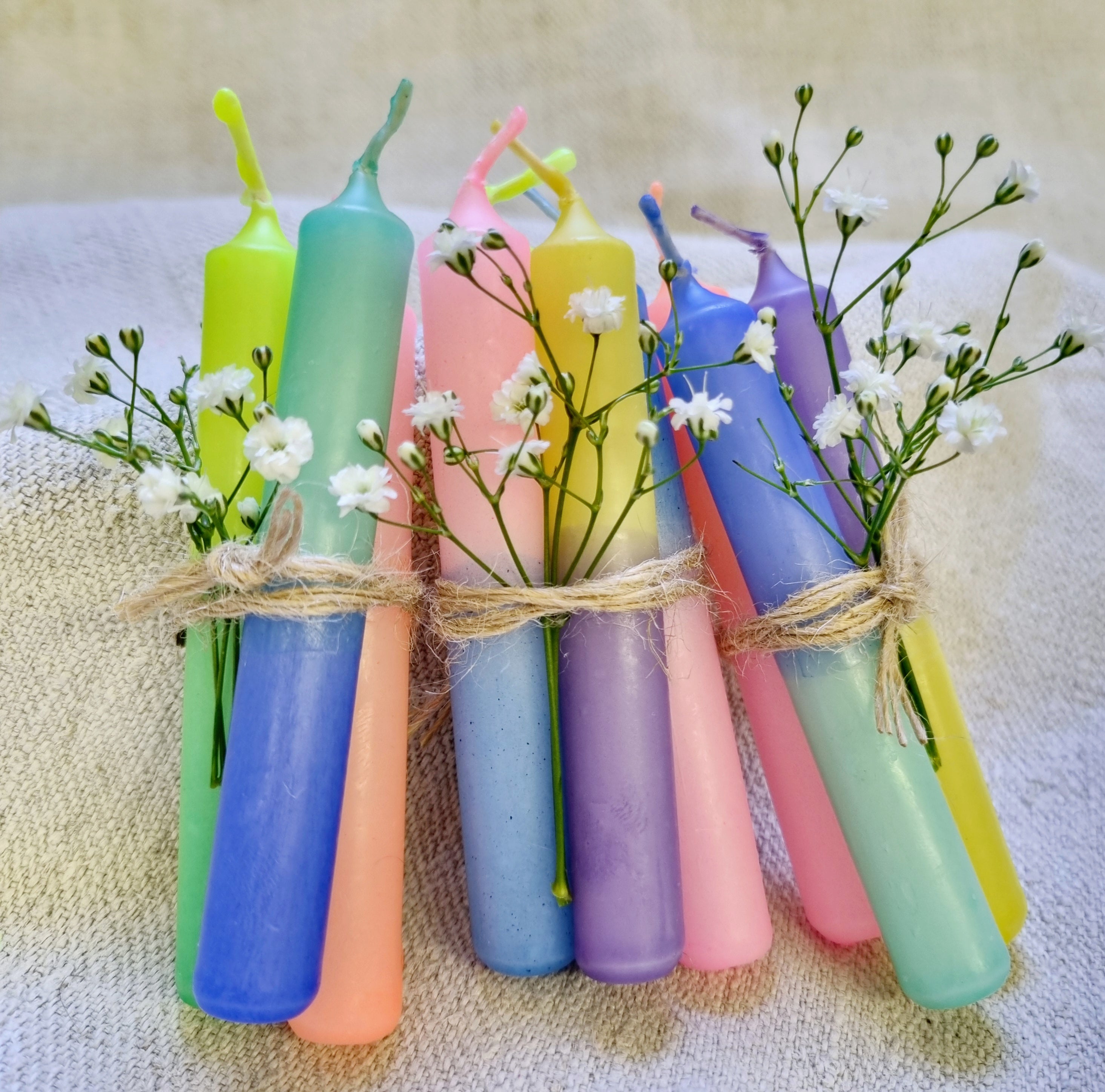 GLOWYBOX Geburtstagskerzen für Kerzenring Kerzen für Kindergeburtstag bunte Kinderkerzen Geburtstagszug Minikerzen bunt Baumkerzen bunt neon dip Dye Kerzen regenbogen pastell 10er
