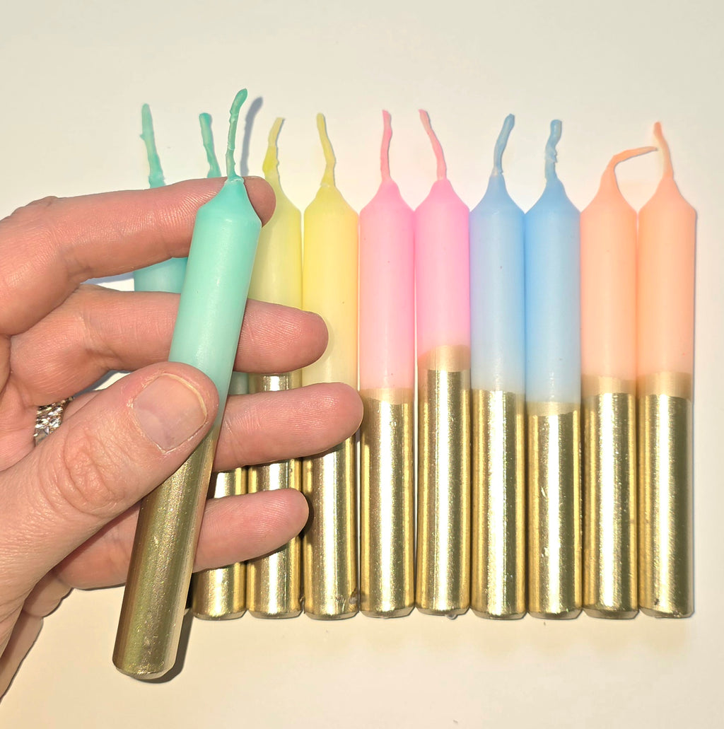 GLOWYBOX Geburtstagskerzen für Kerzenring Kerzen für Kindergeburtstag bunte Kinderkerzen Geburtstagszug Minikerzen bunt Kerzen gold bunt neon dip Dye Kerzen regenbogen Gold 10er