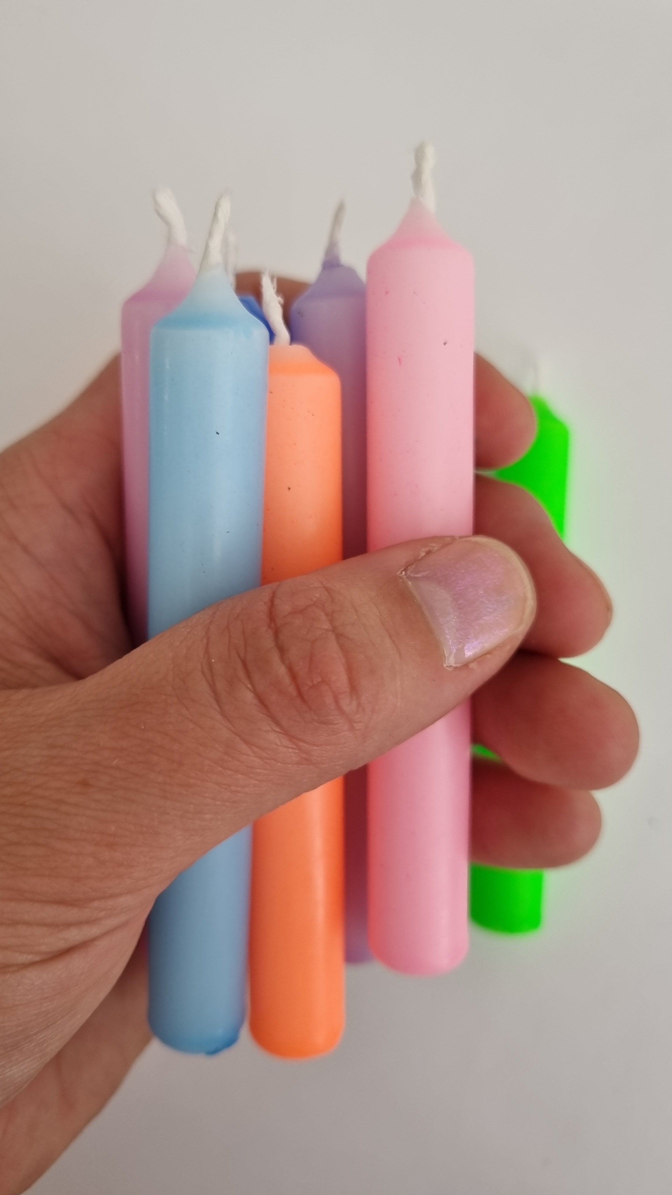 GLOWYBOX Geburtstagskerzen Babyfeier Taufe für Kerzenring Kerzen für Babygeburtstag 1.Geburtstag bunte Kinderkerzen Geburtstagszug Minikerzen bunt Baumkerzen bunt neon dip Dye Kerzen happy rainbow