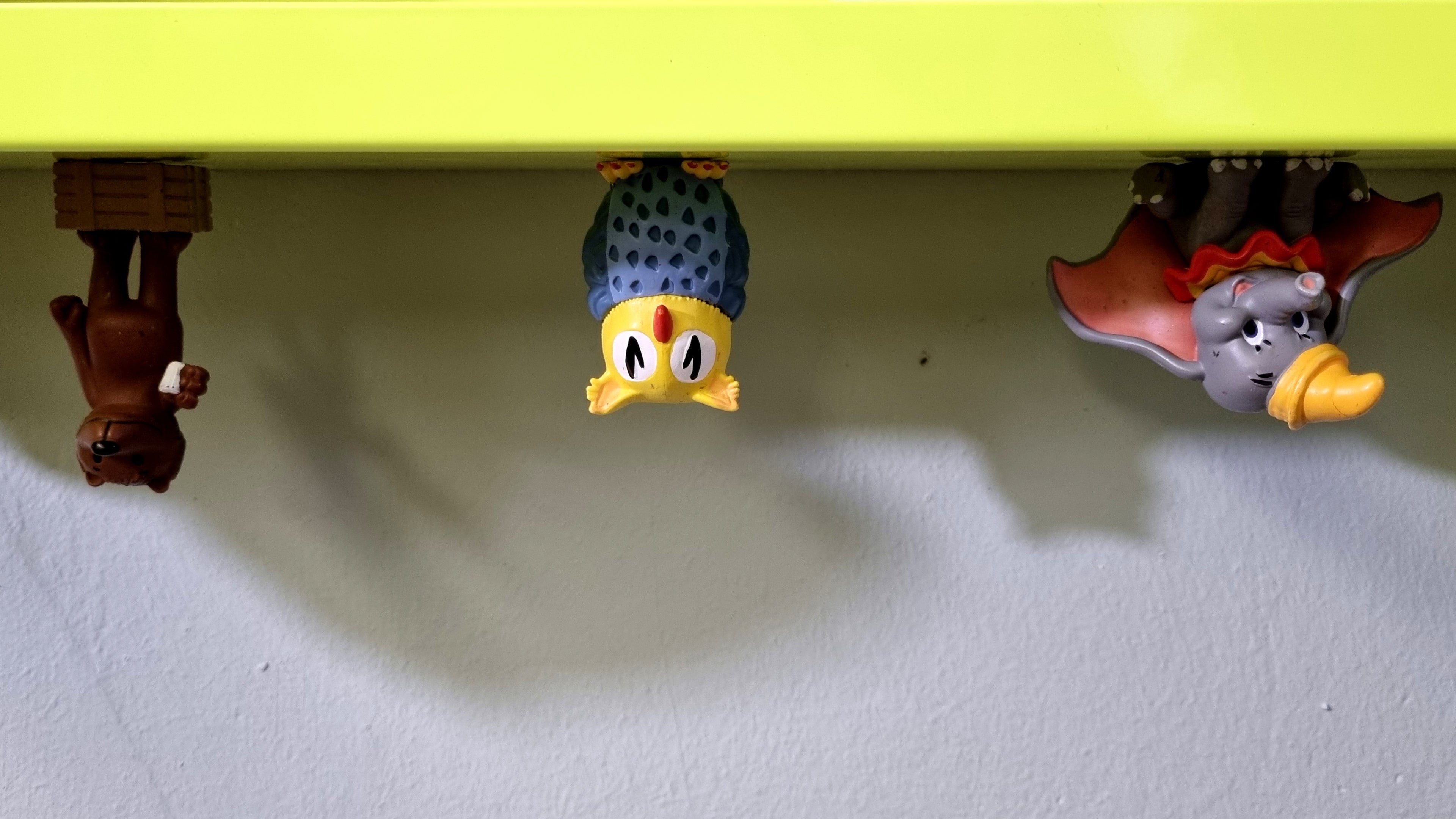 Wandregal gelb Bilderleiste neongelb Geschenk Wohnung Frau Geschenkidee Bilderleiste  75 cm lang Bilderleiste stabil, Gewürzregal neon, Ablageregal Flur, Wandregal Kinderzimmer neonfarben