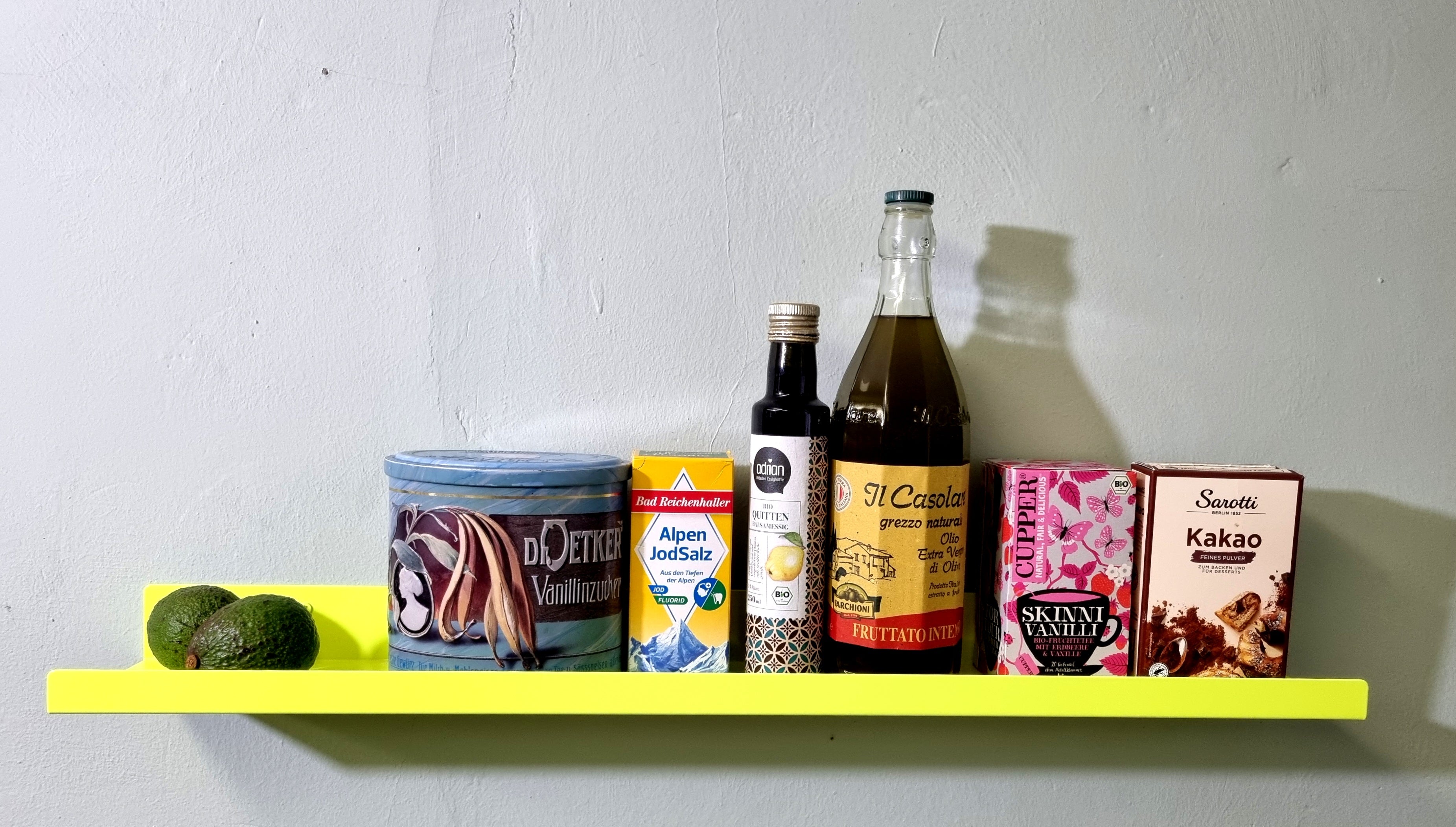 Wandregal gelb Bilderleiste neongelb Geschenk Wohnung Frau Geschenkidee Bilderleiste  75 cm lang Bilderleiste stabil, Gewürzregal neon, Ablageregal Flur, Wandregal Kinderzimmer neonfarben