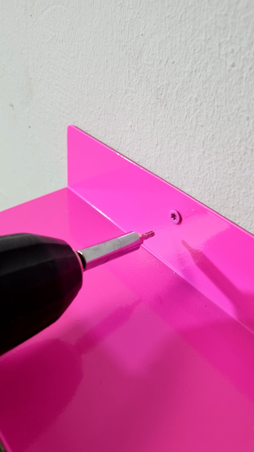 Wandregal neonmagenta Bilderleiste neonpink Geschenk Wohnung Frau Geschenkidee Bilderleiste  75 cm lang Bilderleiste stabil, Gewürzregal neonpink, Ablageregal Flur, Wandregal Kinderzimmer neonfarben