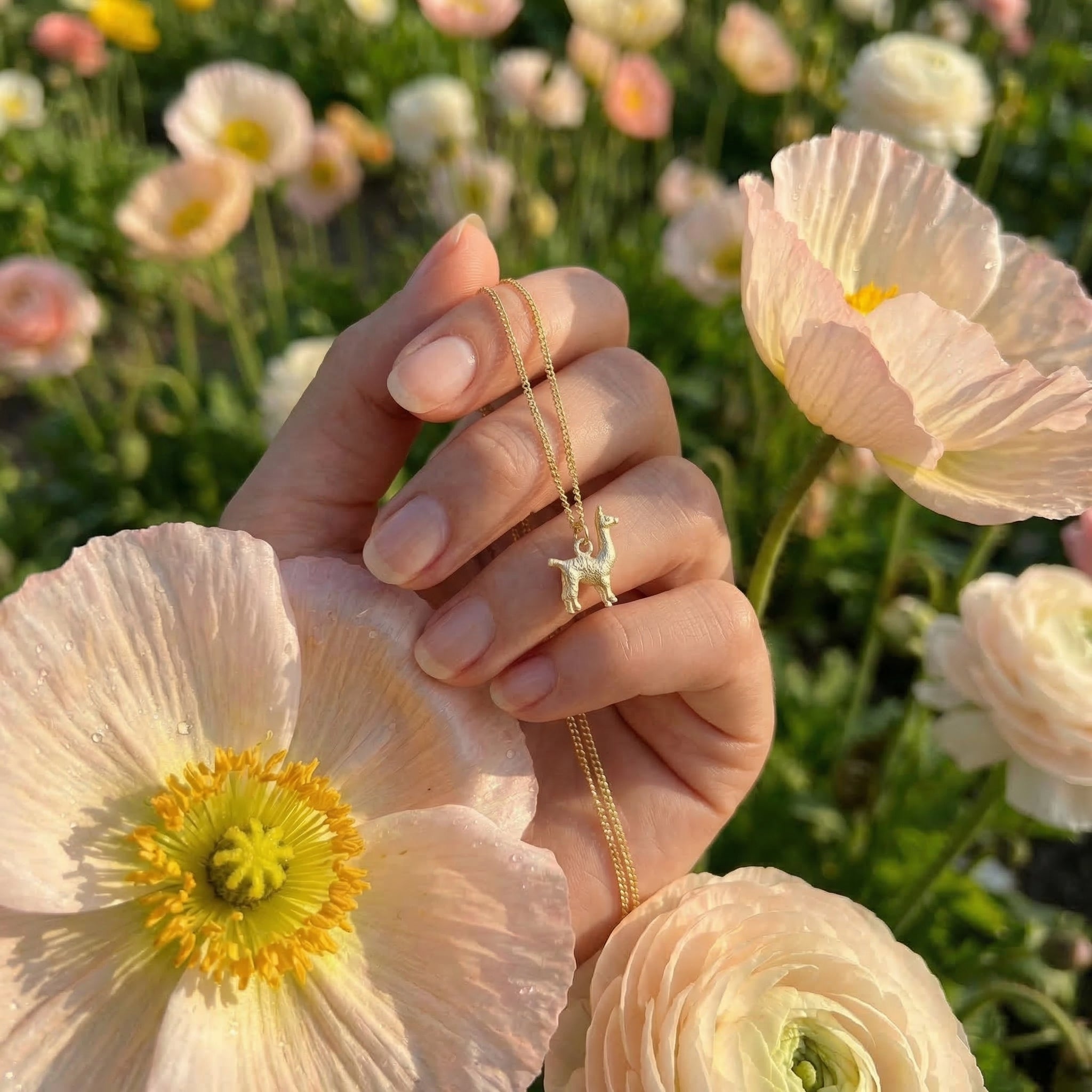 GLOWYBOX® LAMA 585er Gold Anhänger Charm Lama/Alpaka Geschenk Damen nickelfrei Echtschmuck Goldschmiede Handarbeit handmade Schmuck amazon ALPAKA Kinderschmuck Silber Geschenk Kommunion