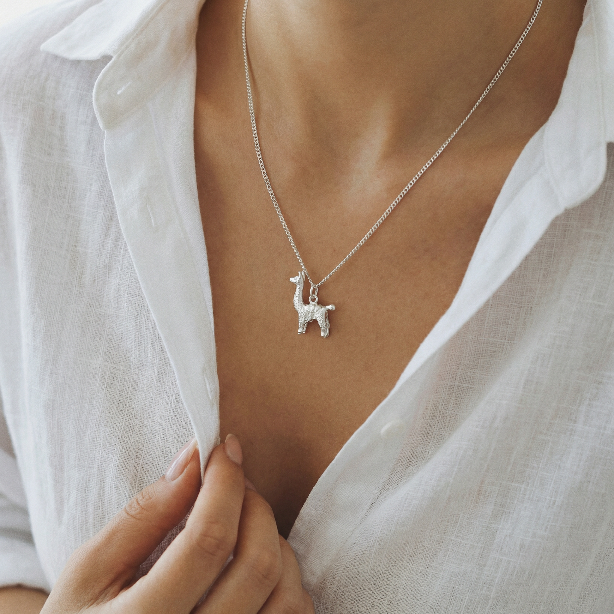 GLOWYBOX LAMA Kette 925 Sterling Silber Anhänger Charm Lama/Alpaka Geschenk Damen nickelfrei Echtschmuck Goldschmiede Handarbeit handmade Schmuck amazon ALPAKA Kinderschmuck Silber Geschenk Kommunion